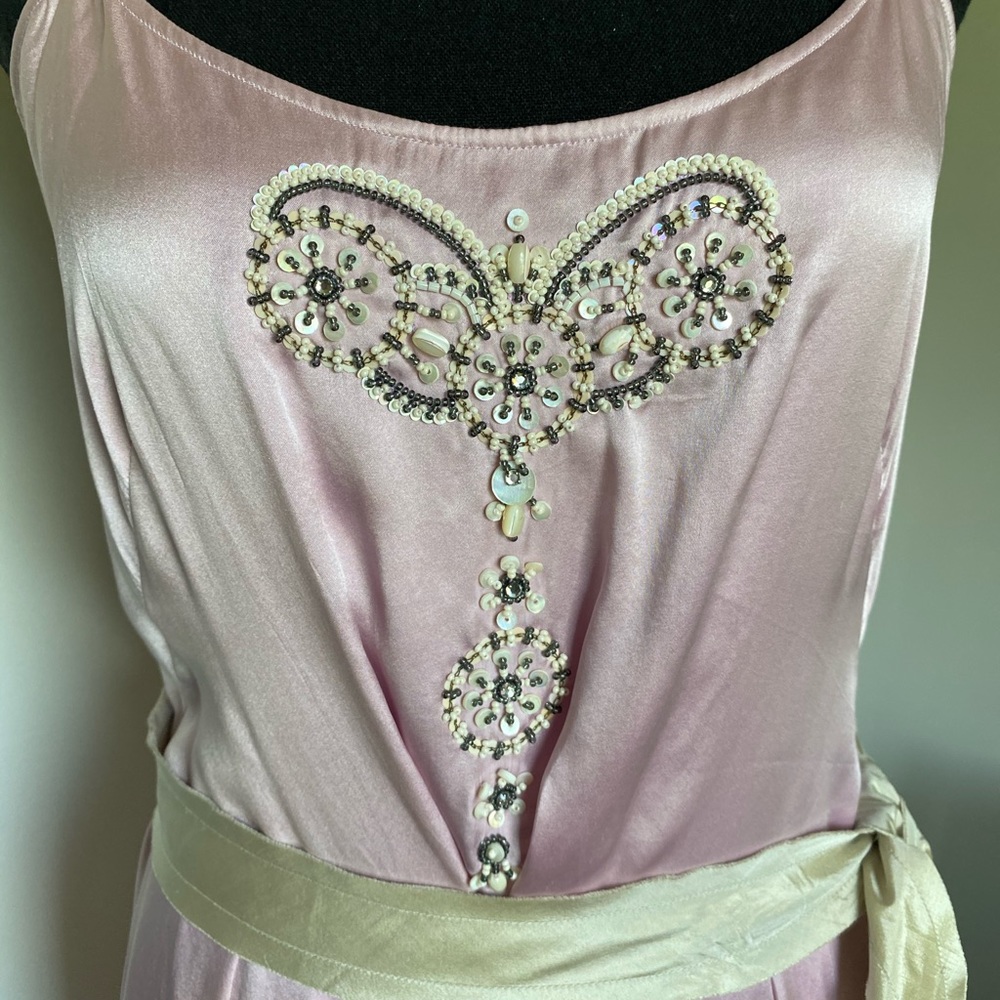 Gorgeous lavender satin and beaded dress, size 4-6 - Picture 4 of 9